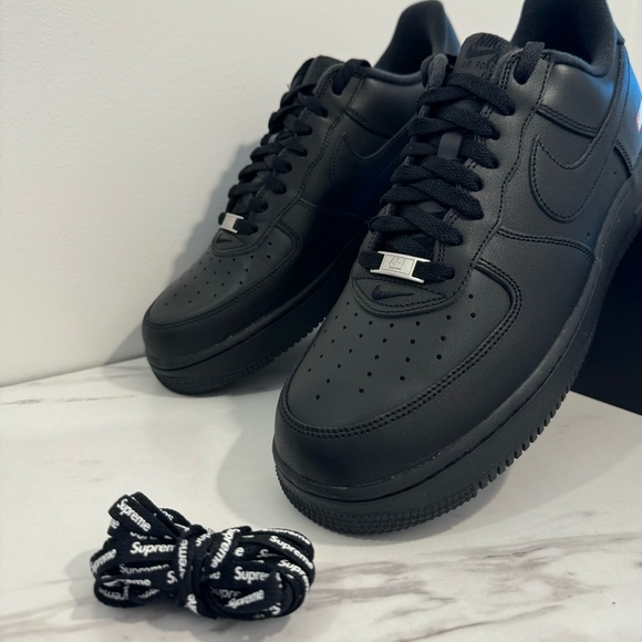 Supreme x Nike Air Force 1 Low - Picture 7 of 12